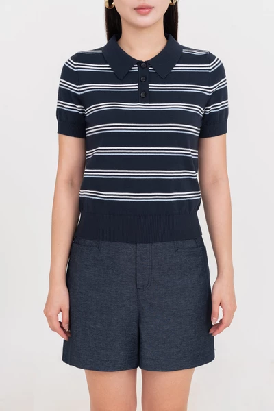 Áo len kẻ cổ đức