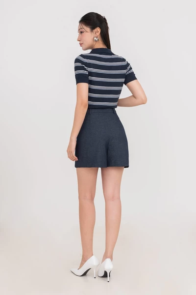 Áo len kẻ cổ đức