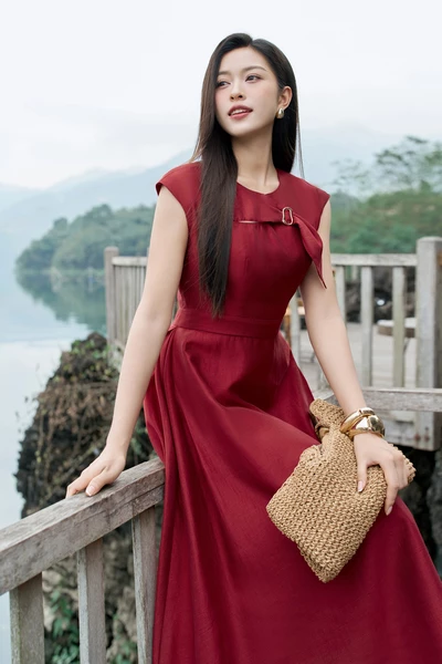 Đầm midi Maroon Muse
