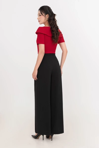 Áo thun đỏ cổ vuông