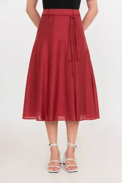 Chân váy lụa xòe