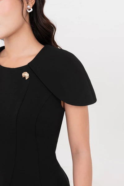 Áo kiểu Noir Cape