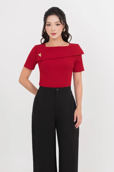 Áo thun đỏ cổ vuông