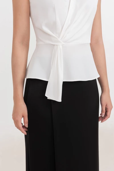Áo sơ mi cổ V Ivory Grace