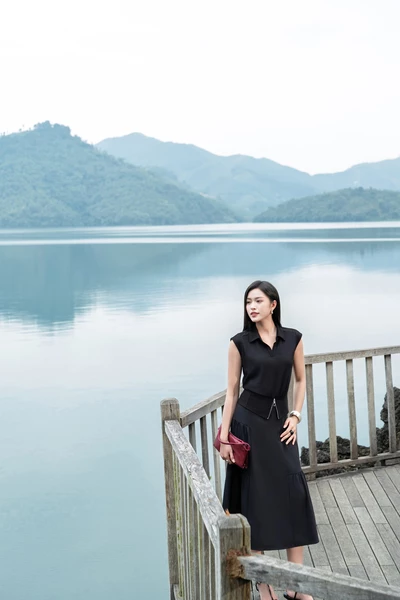 Áo thun cổ đức Noir Ease