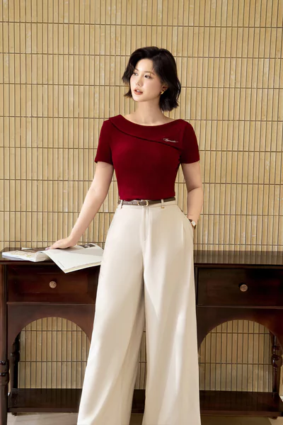 Áo thun ôm cổ kiểu